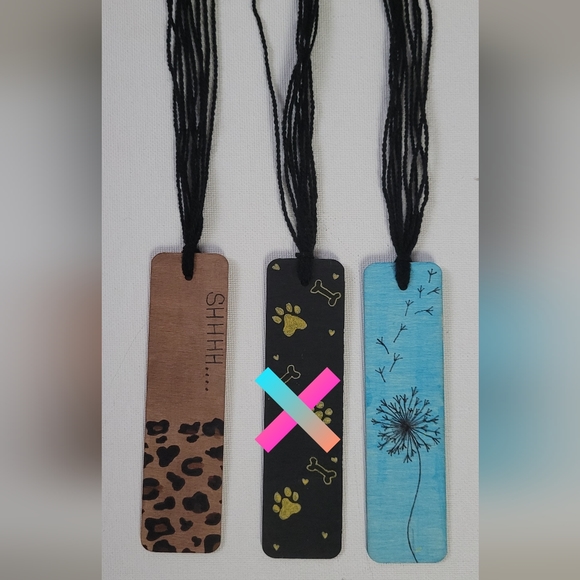Wooden hand painted bookmark with tassels - Picture 2 of 4